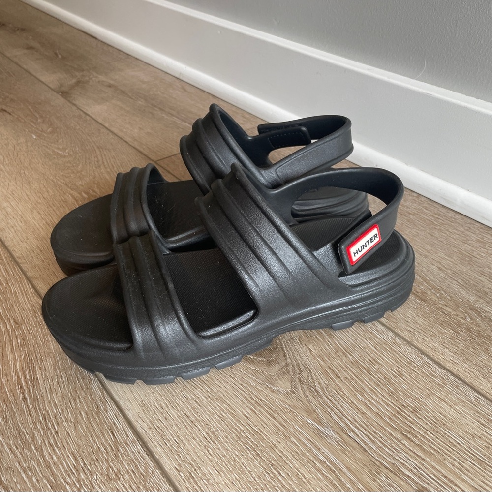 Hunter Bloom Algae Sandals - Black, Size 7 | Eco-Friendly & Stylish